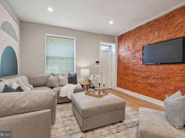 922 N 30th St, Philadelphia, PA 19130