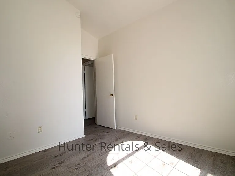 3801 Winchester Dr — Photo 22