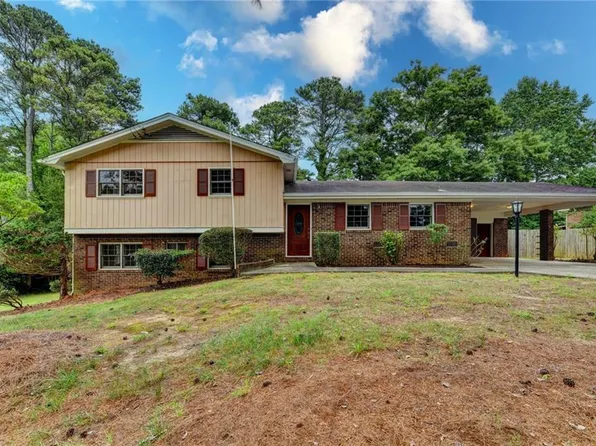 3318 Shore Lake Dr, Tucker, GA 30084