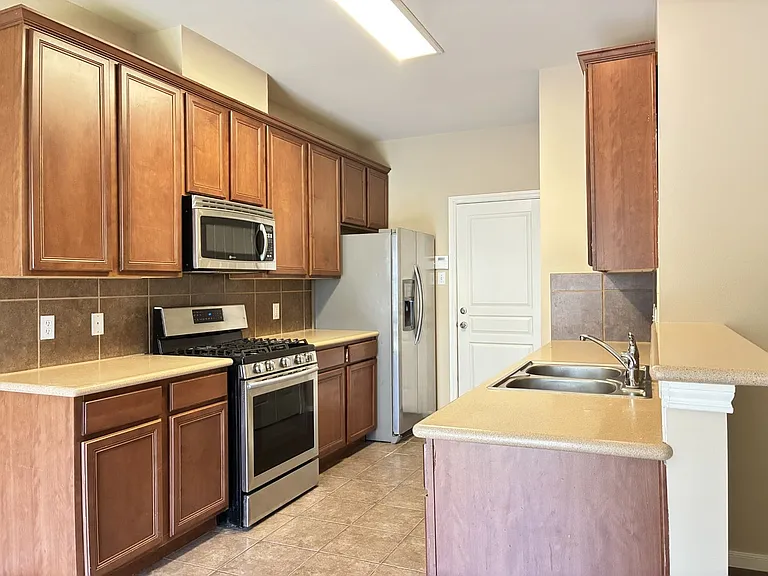 8327 Cassidy Creek Ct — Photo 5