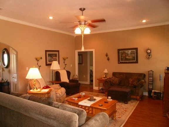 3rd image of 219 W Starlite Dr