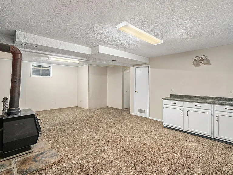 906 Mansfield Dr — Photo 14