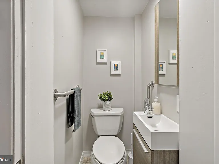 2126 S Iseminger St — Photo 14