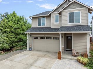 138 S 7th St, Carlton, OR 97111