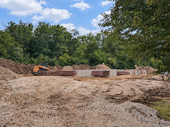 3rd image of 1979 Red Oak Ln