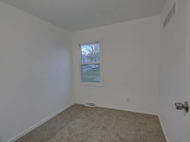 1105 Tremont Ave — Photo 8