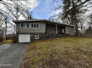 4 Hialeah Dr, Albany, NY 12205
