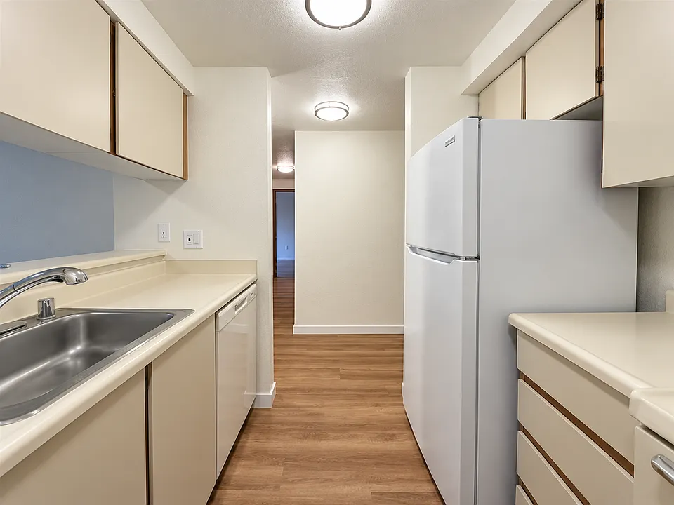 Shorecrest Apartments