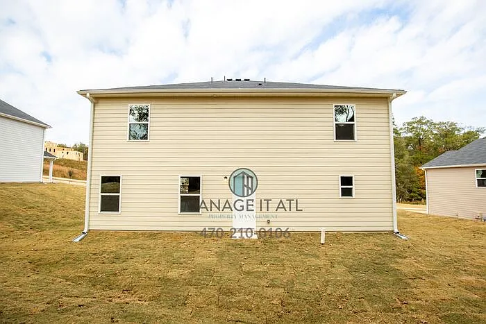 750 Shallowford Rd — Photo 4