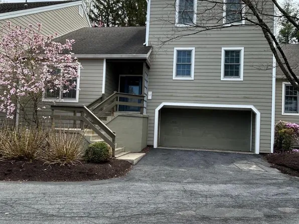 1928 Meadow Ln, Wyomissing, PA 19610