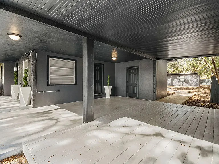 4303 W Woodlawn Ave — Photo 22
