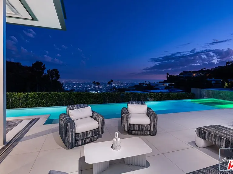 1814 N Doheny Dr — Photo 21