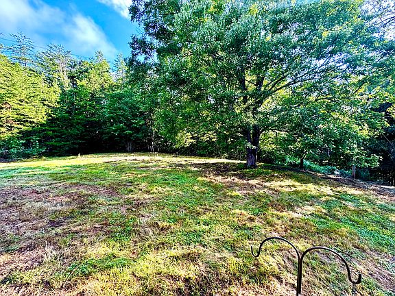 2nd image of 226 Bull Run Spur Rd