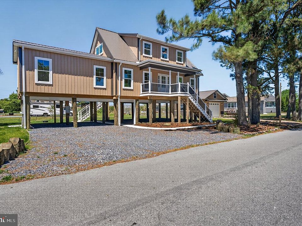 1st image of 39 N Bay Dr