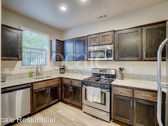 4th image of 1709 Oakdale St Unit 5