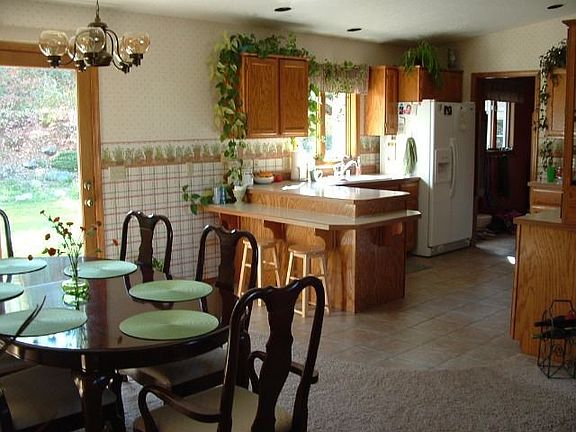 Dining into Kitchen