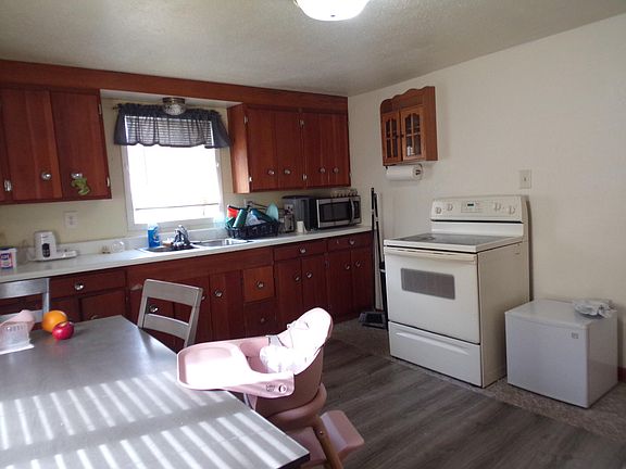 4th image of 901 W 3rd Ave