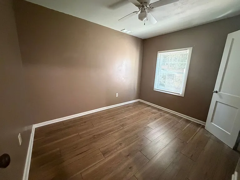 324 S McComas St — Photo 9