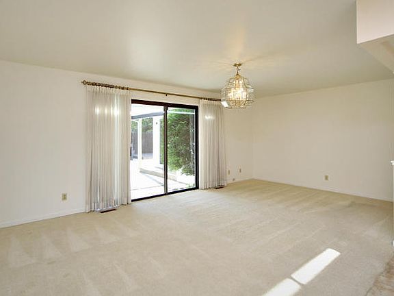 3rd image of 1409 Spruce Dr
