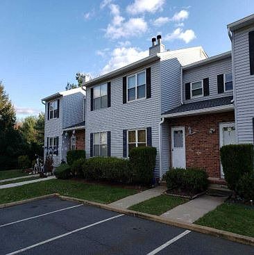 2nd image of 9 Pinetree Ct