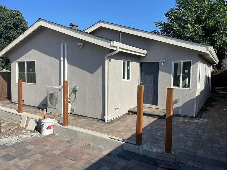 1047 Eugene Ave #2 — Photo 12