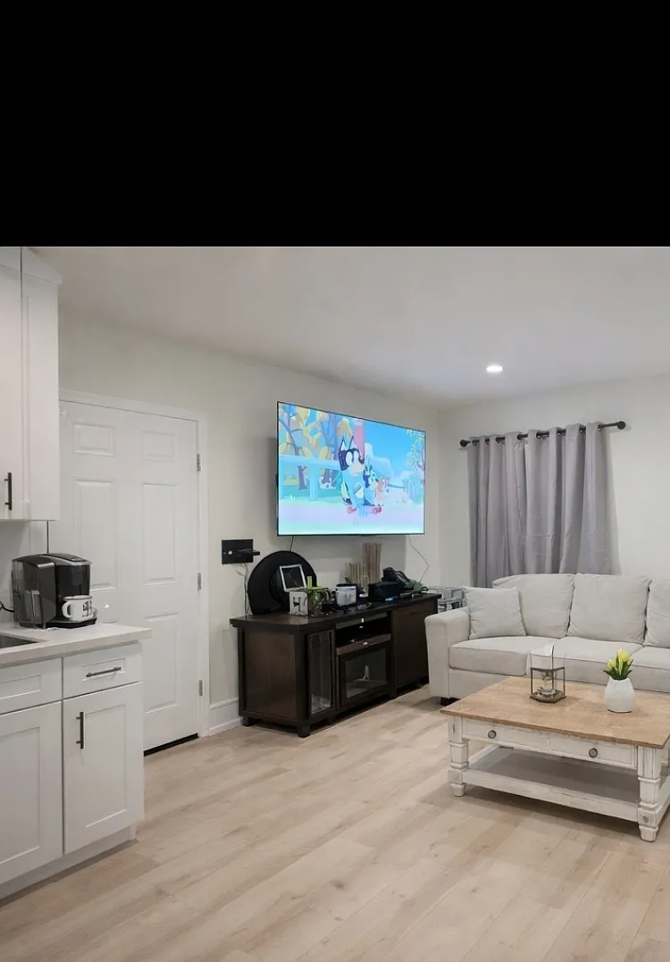 2 bed, 555 sqft, $2,440 — Photo 3