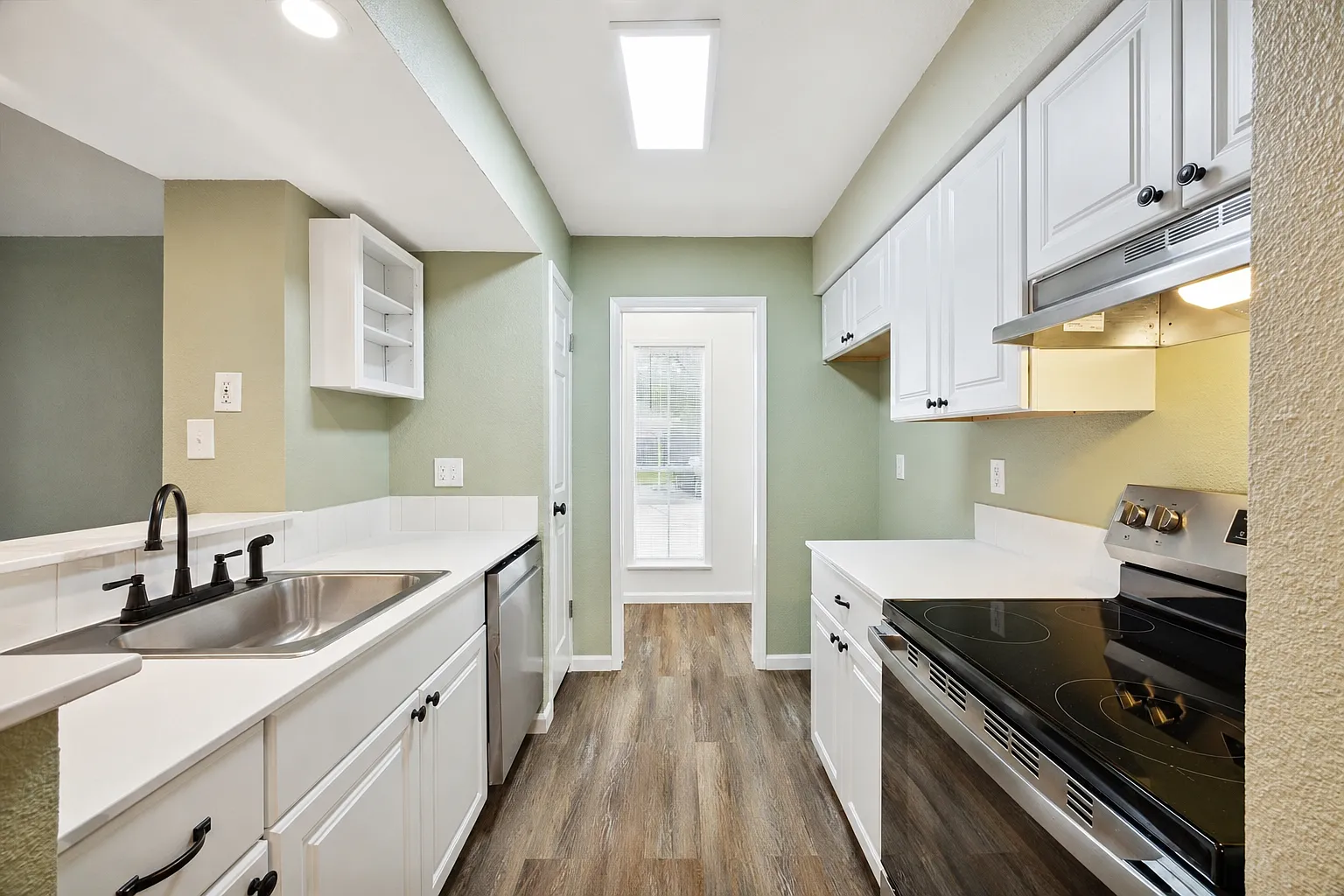 2 bed, 900 sqft, $1,300 — Photo 4