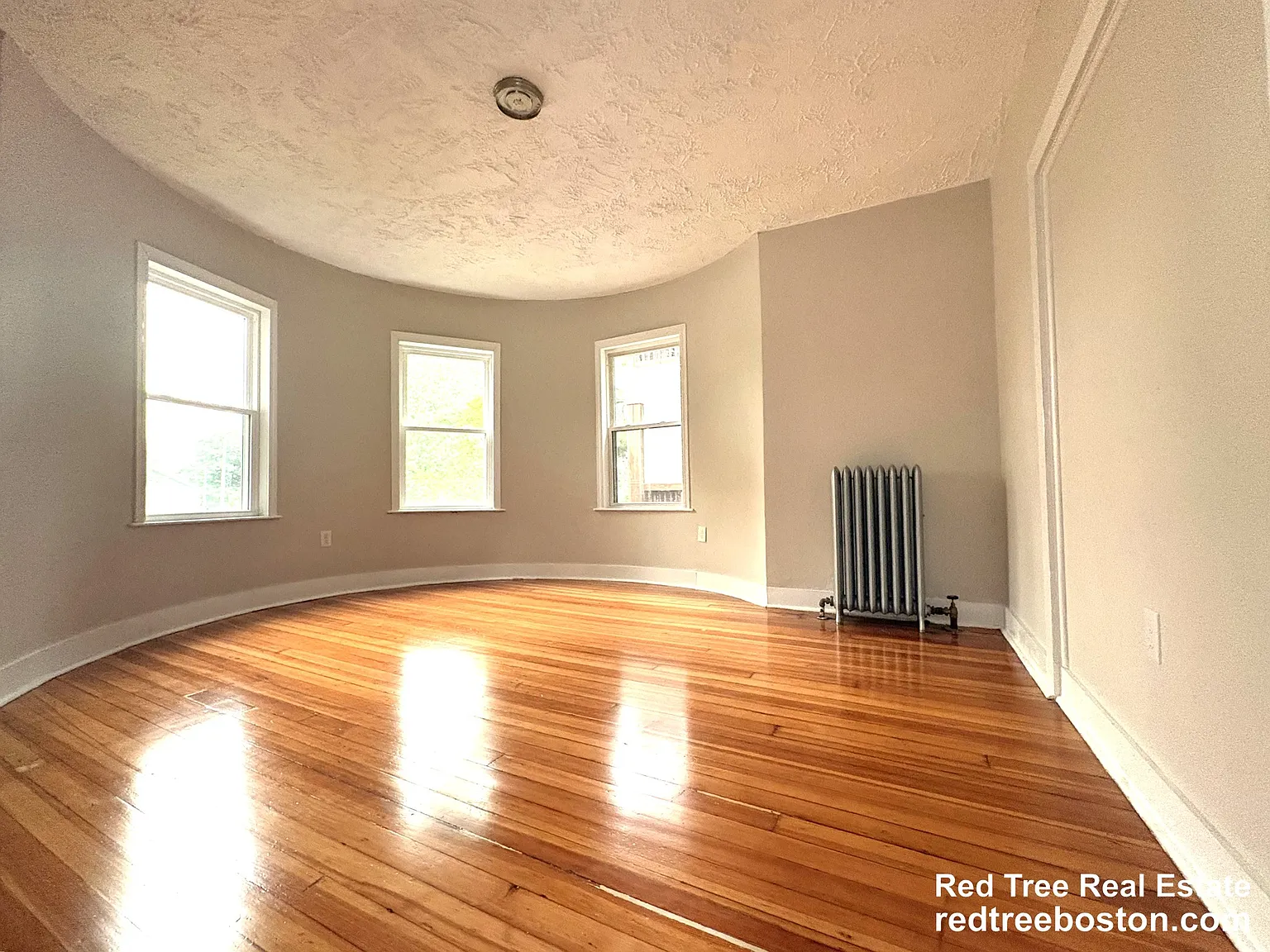 4 bed, 1400 sqft, $3,400 — Photo 1