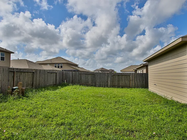 2209 Onyx Ct — Photo 3