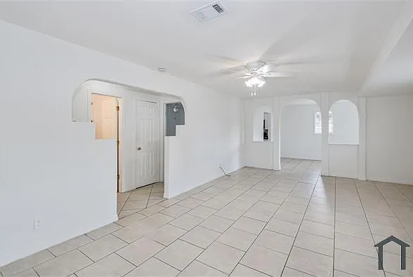 3 bed, 1144 sqft, $1,875 — Photo 4
