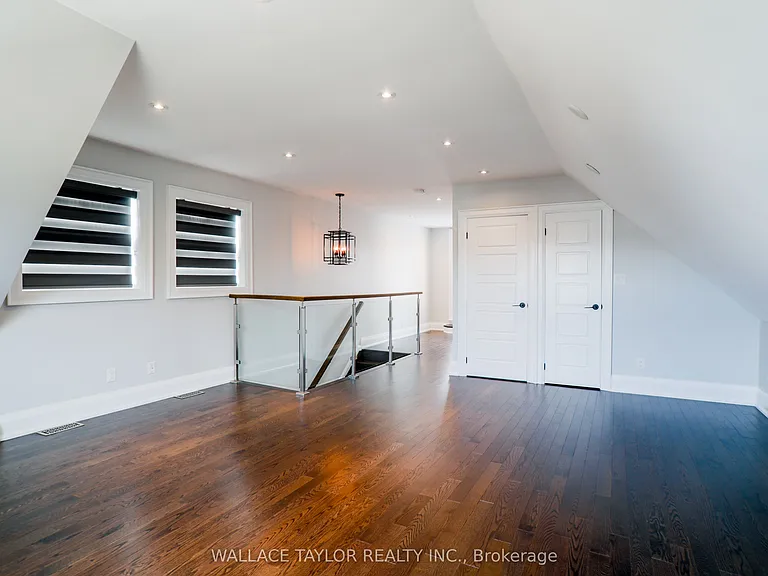 148 Carlaw Ave #UPPER — Photo 18