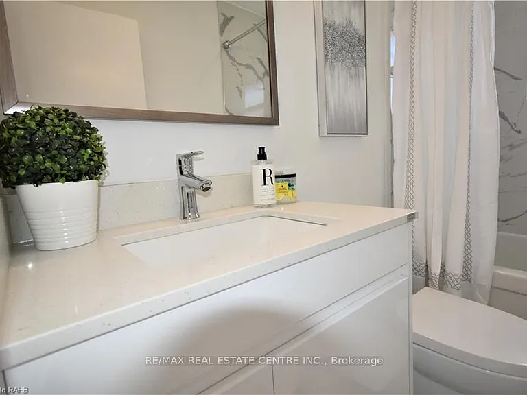 346 Brompton Ave #MAIN — Photo 11