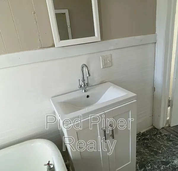 434 1/2 S State Ave — Photo 7