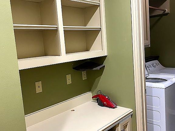 4th image of 121 Harvest Pointe Cir