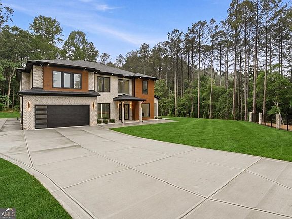 2nd image of 1563 Whitley Rd