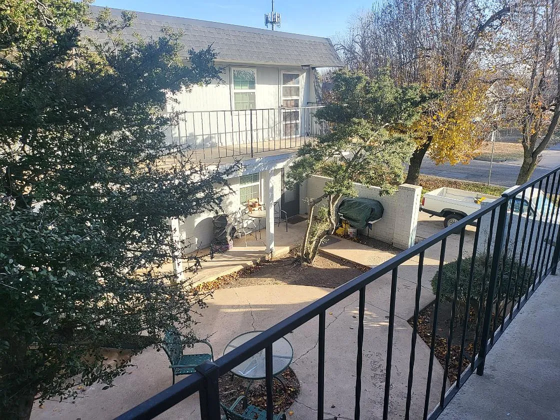 2 bed, $1,100 — Photo 4