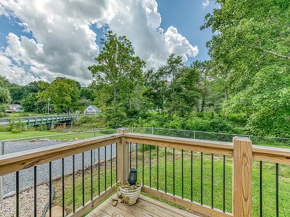 3rd image of 112 Hogum Hollow Rd