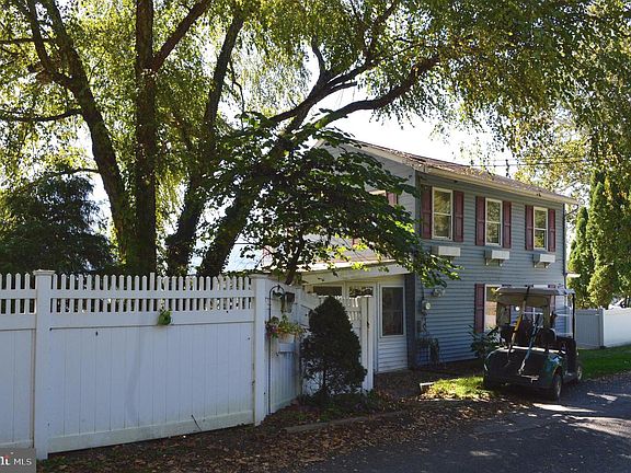 3rd image of 420 River Rd