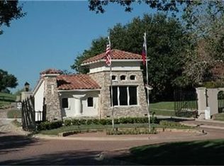 2001 Cottonwood Valley Cir S, Irving, TX 75038
