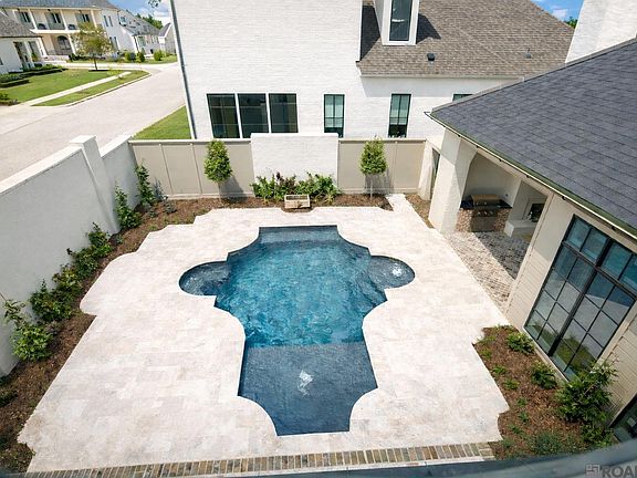 3rd image of 643 Adelia Ln