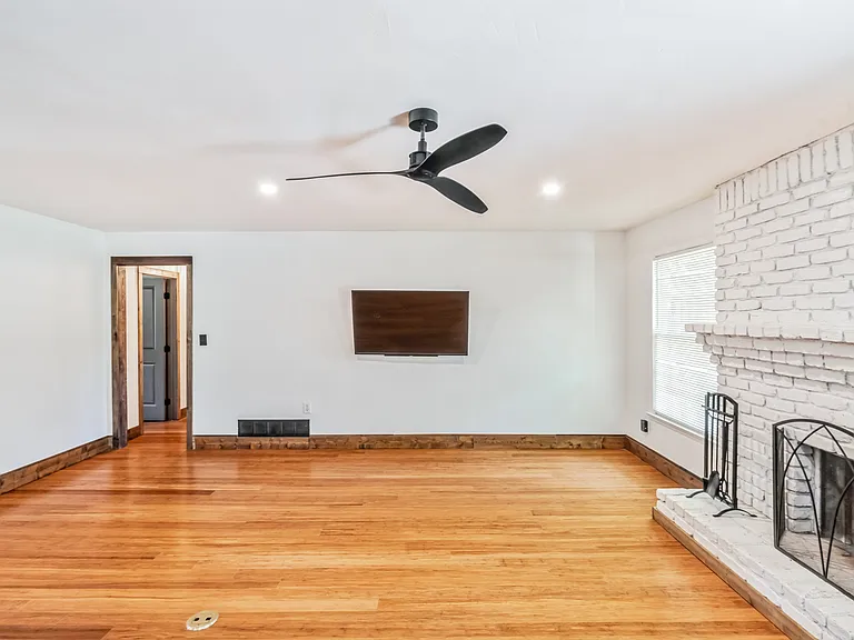 4819 Bexley Dr — Photo 7