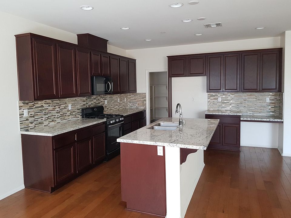 2nd image of 3523 N Oxnard Blvd
