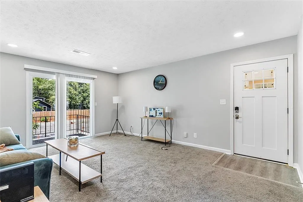 2 bed, 1.0 bath, 1095 sqft, $1,295 — Photo 4