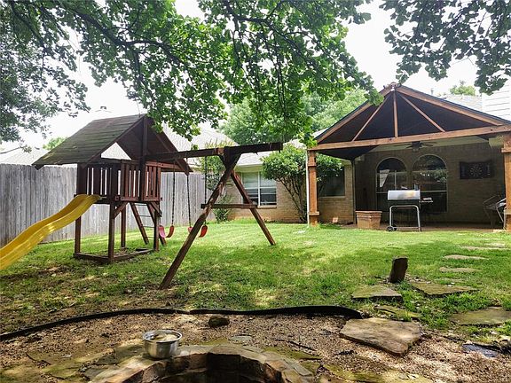 2nd image of 1708 Redwood Dr