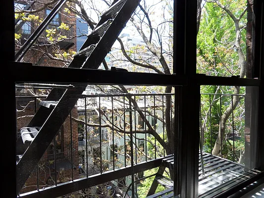 Rented by Stonehenge NYC LLC | media 52