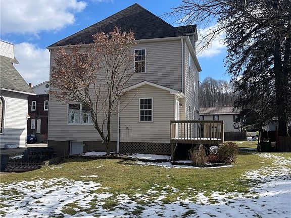 3rd image of 224 1st Ave