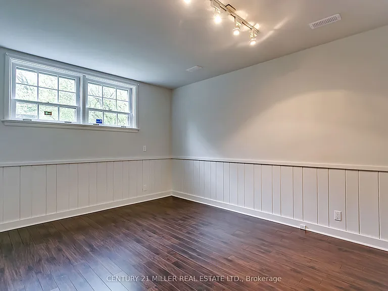 91 Ennisclare Dr E — Photo 22