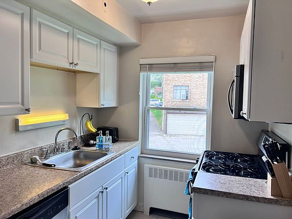 5th image of 2816 Astoria Ave APT 3