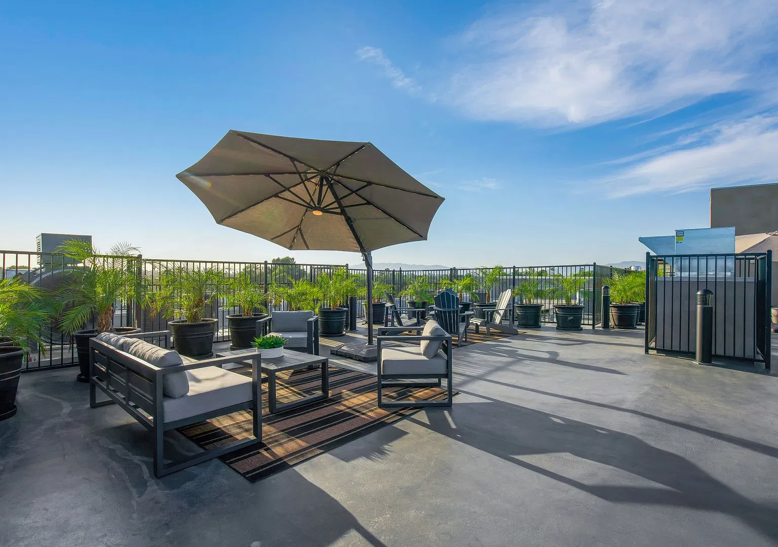 V on Victory Apartments — Photo 4