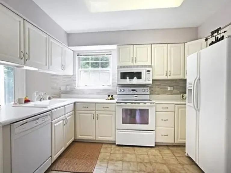 649 Sanders Ct — Photo 8